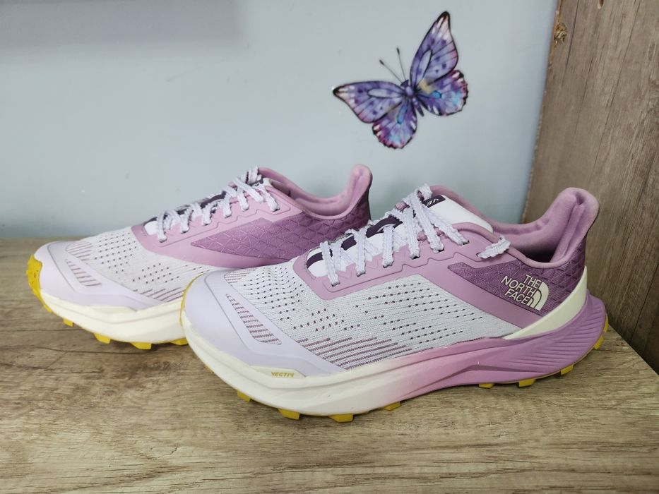 Чисто нови маратонки the north face 40 номер