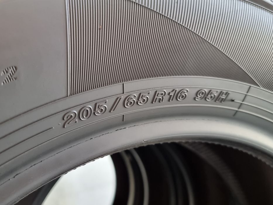 "DOT 22" 205/65/16 YOKOHAMA 4Броя: 350лв 7.5мм като Нови!