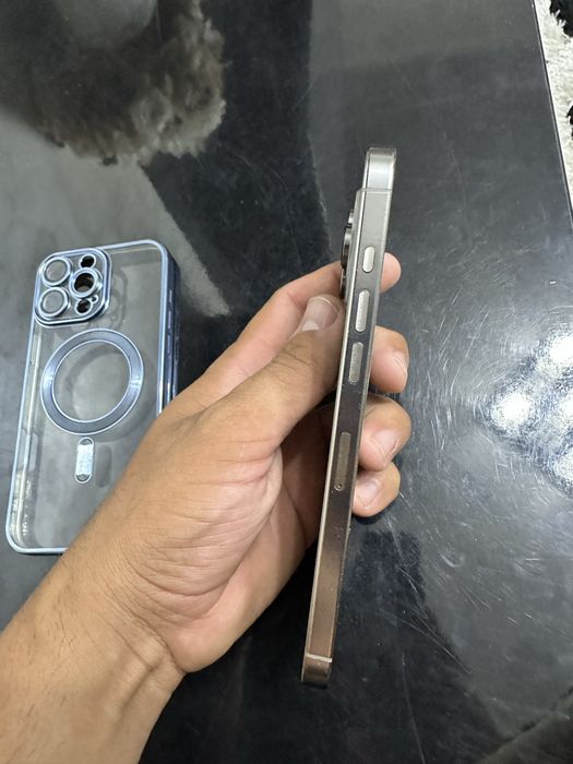 De vanzare iphone 16 pro max