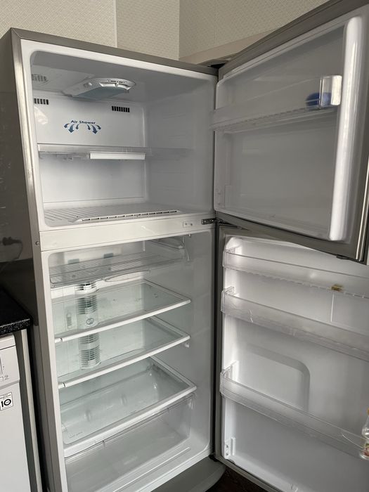 Холодильник LG.