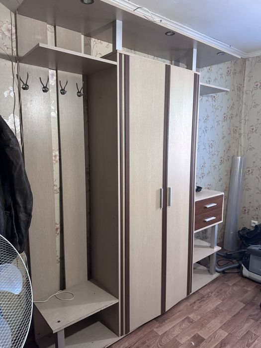 Продам шкаф в прихожую