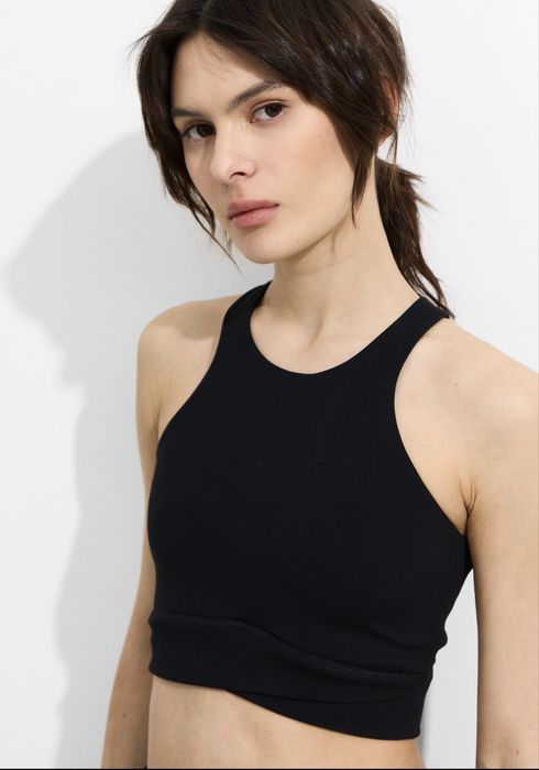 Топ спортивный Nike