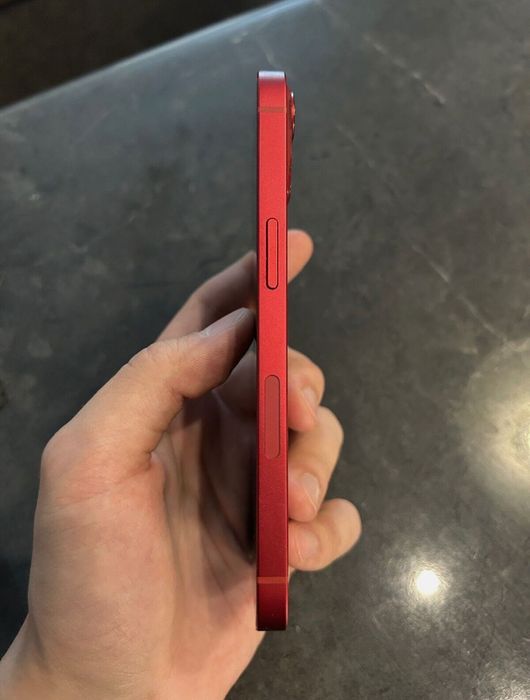 Продавам iPhone 13 128 gb red
