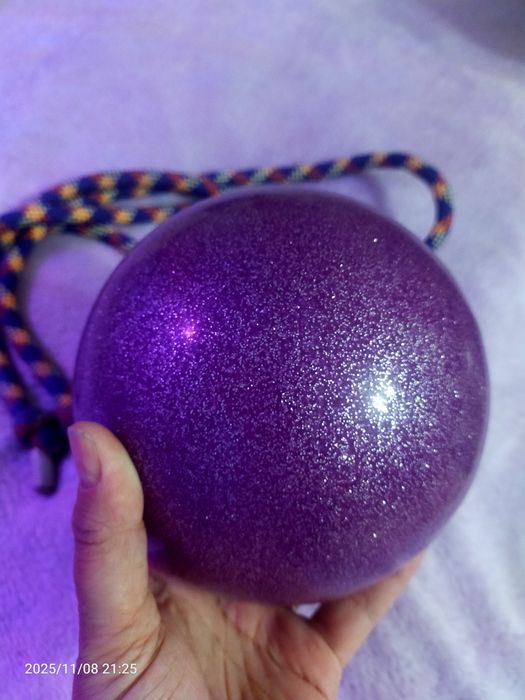 Мяч, скакалка для гимнастики