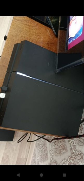 Продам прошитую PS4