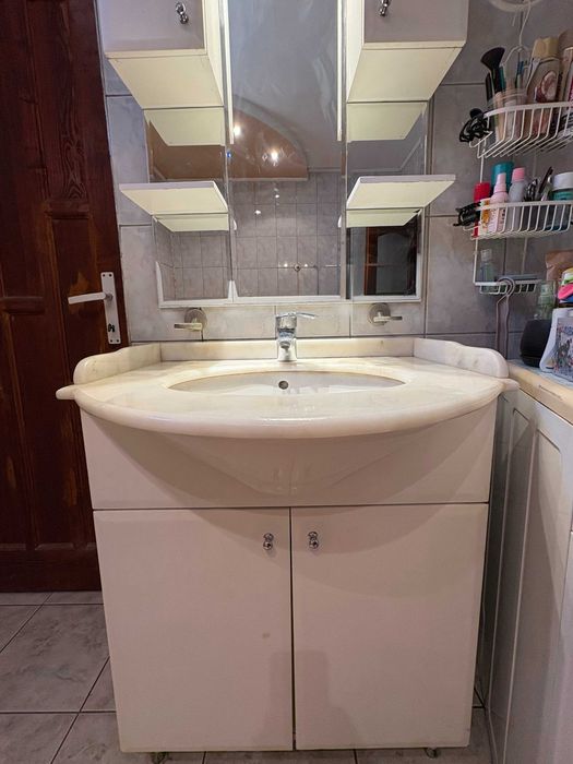 Vand mobilier baie MDF ,cu lavoar marmura,