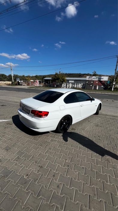 Vând BMW 320i E92