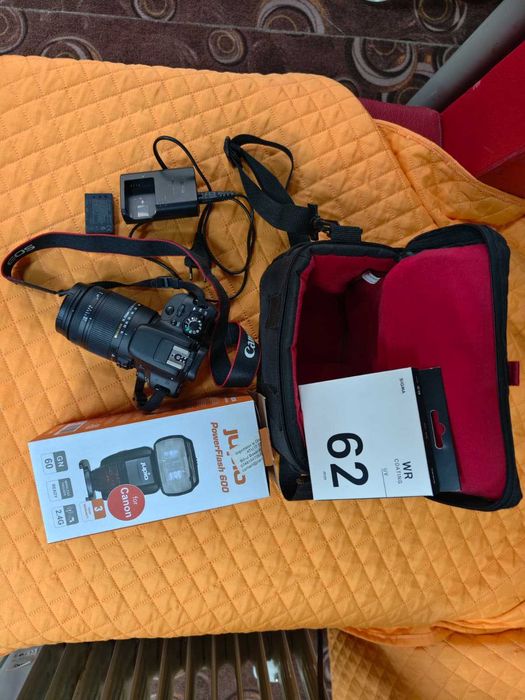 Canon EOS 100D + Obiectiv Sigma 18-250mm f/3.5-6.3 DC Macro OS HSM