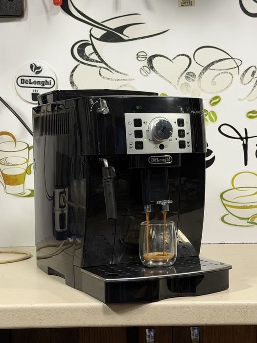 Кафемашина кафе автомат delonghi magnifica S с гаранция