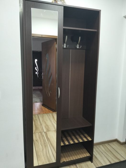 Cuier hol și pat matrimonial