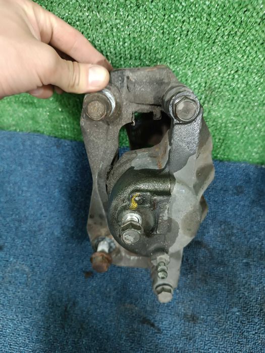 суппорт тормозной передний  Previa Estima 2006г-2015г