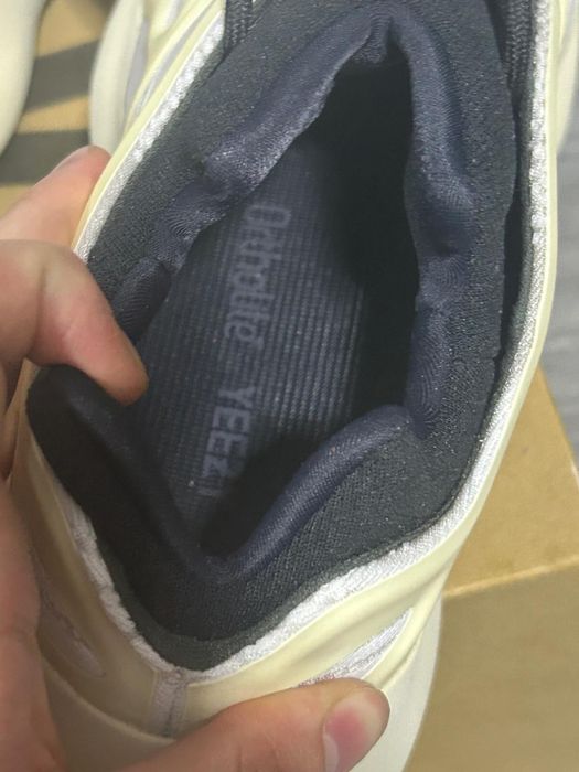 Yeezy 700 v3 azael