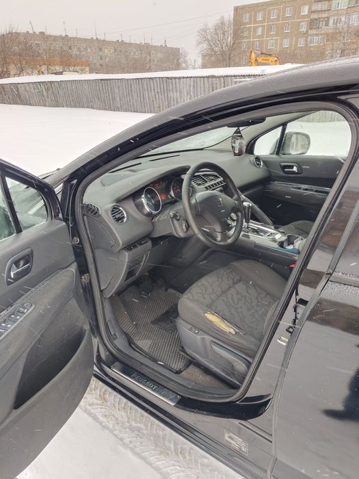 Городской кроссовер Пежо 3008