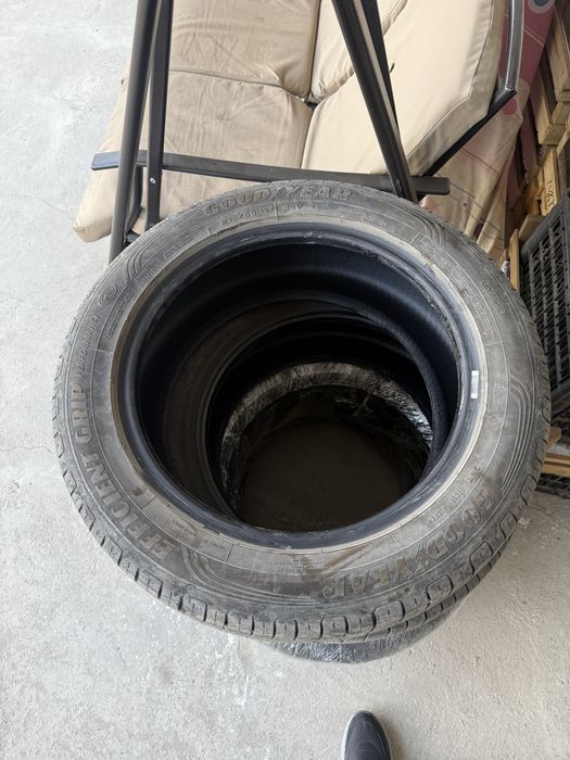 Good year 215/55 R17