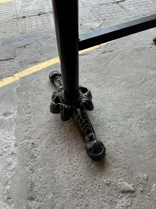 Холна маса нова с метални крака