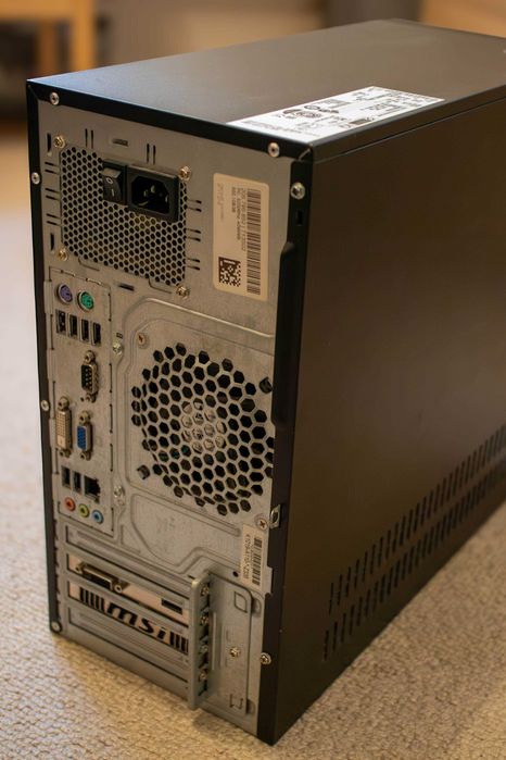 Четириядрен компютър Fujitsu Esprimo P520