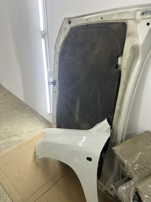 Капот крыло ланд круйзер 200