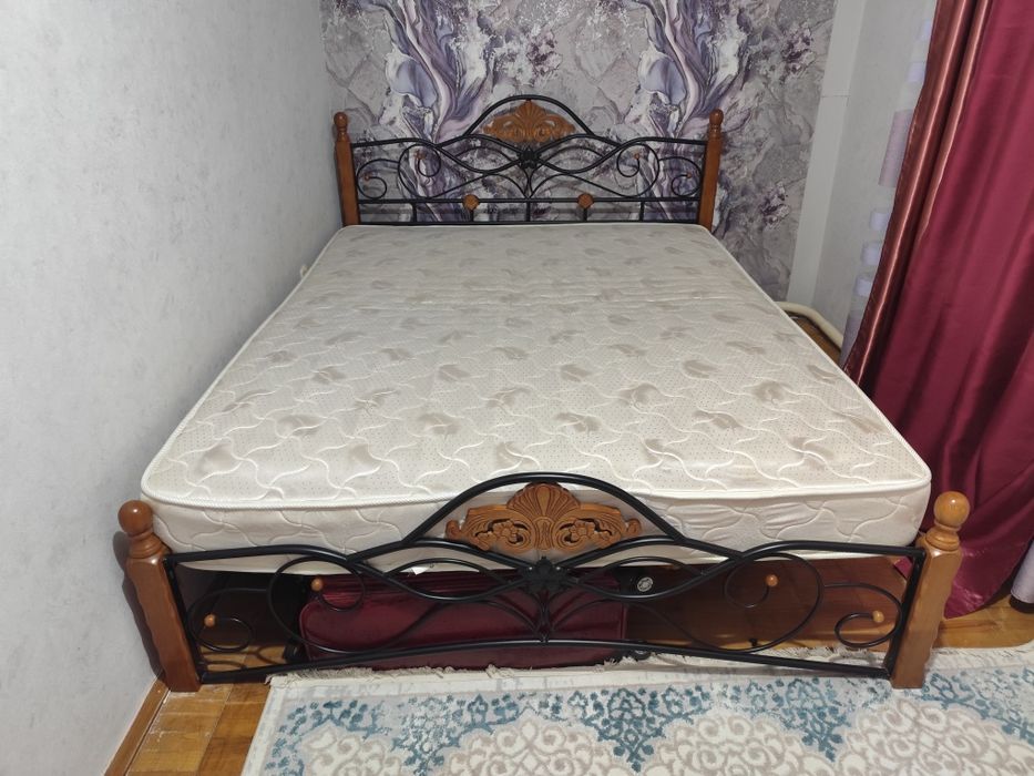 Двуспальная кровать