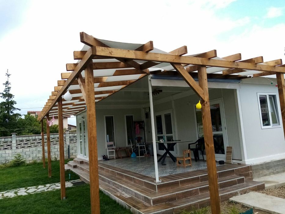 Дървени конструкции, перголи, декинг, ламперия.