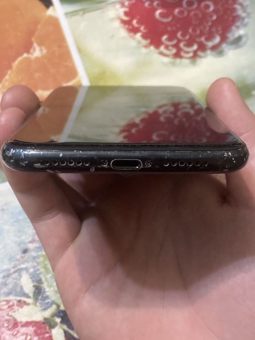 продам Айфон XR.