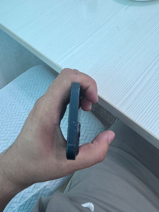 Продам айфон 13 коробка имеется