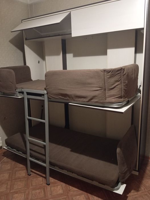 Продам двух ярусную кровать