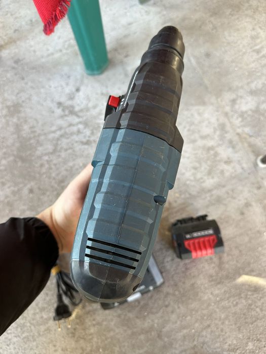 Bosch GBH 18V-21 перфоратор