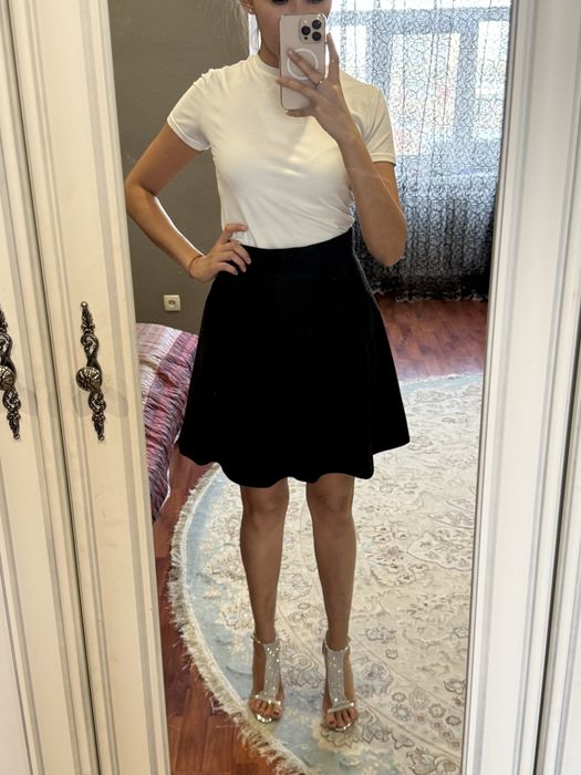 Юбки выше колена