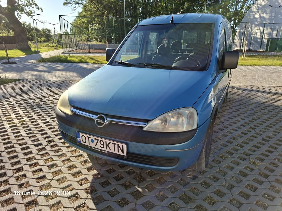 Vând Opel Combo c an 2002