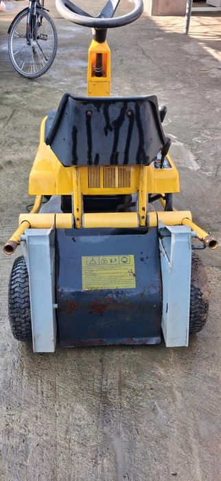Tractoras de iarba