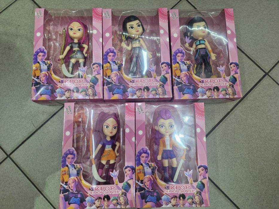 KPOP K POP figurine păpușă super calitate cutie 17x25