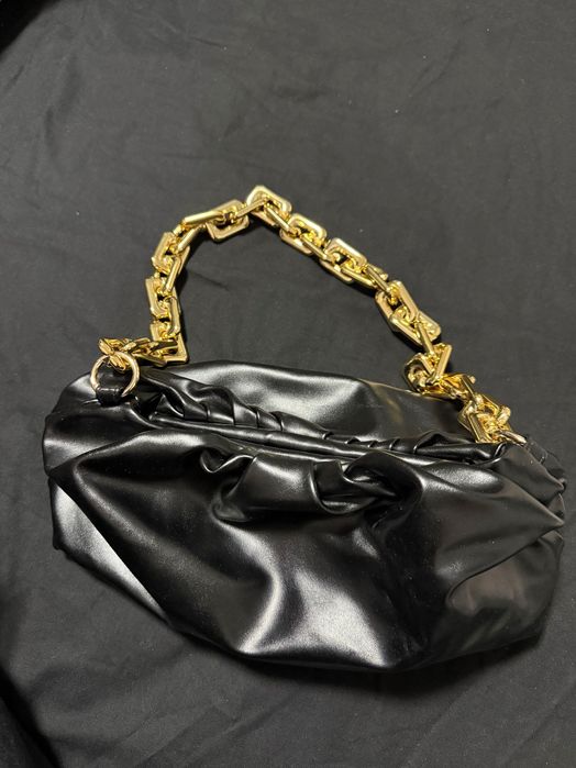 Нови чанти Zara, Guess и други