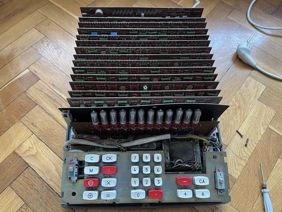 Калкулатор Елка 22