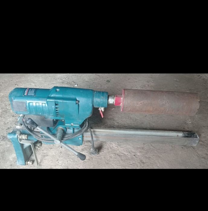 Аппарат для бурения стен