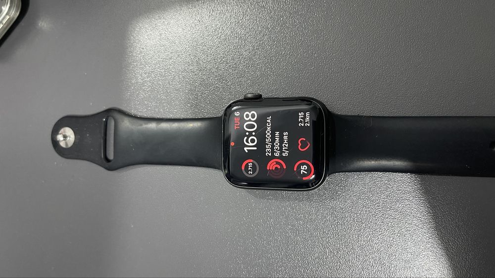 Iwatch se 44 mm apple watch