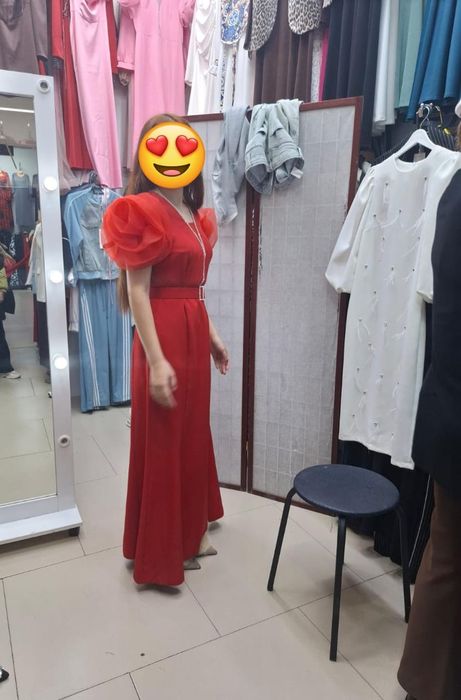 Красный платье розочки