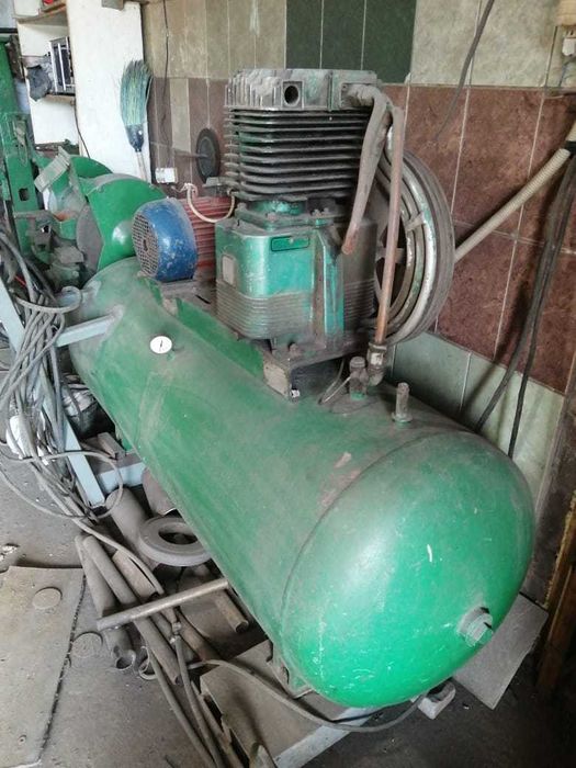 Продам промышленный компрессор