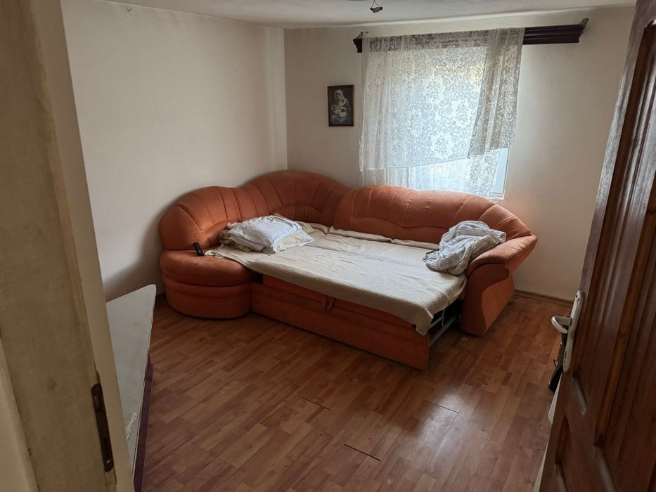 Închiriez casa Podari