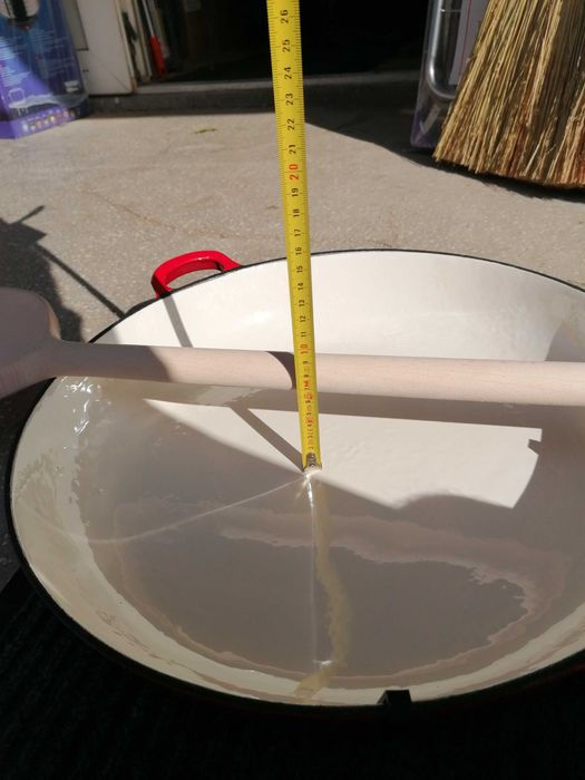 Tigaie /cratiță, fi 40 cm din fontă emailată cu capac 409 lei