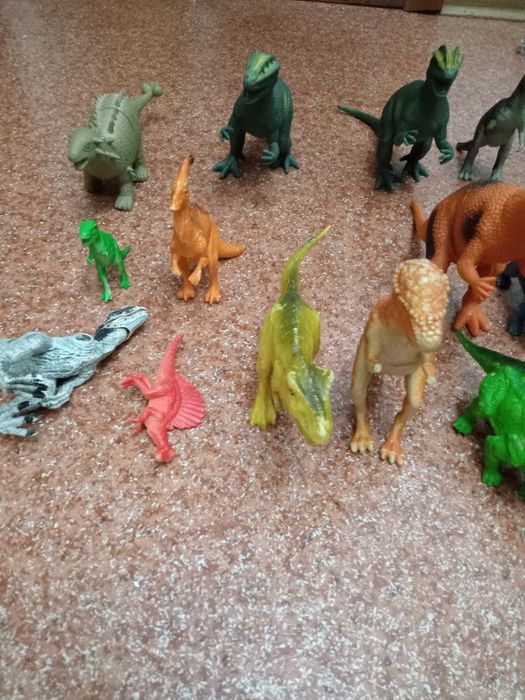 Динозавры продам