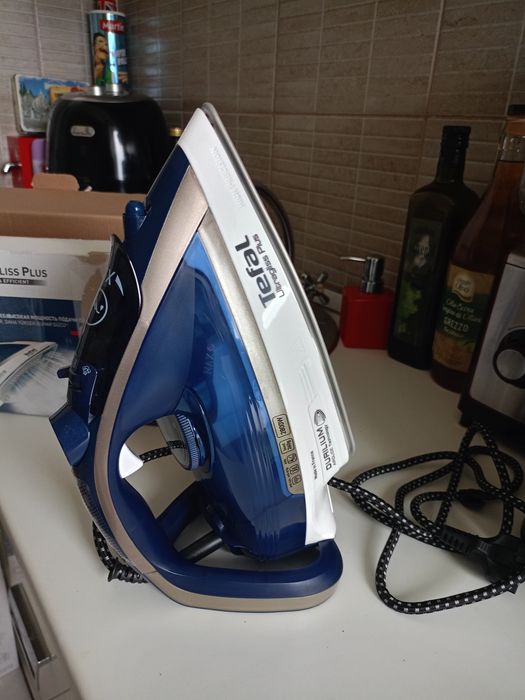 vând fier de călcat Tefal Ultragliss Plus, produs de calitate superioa