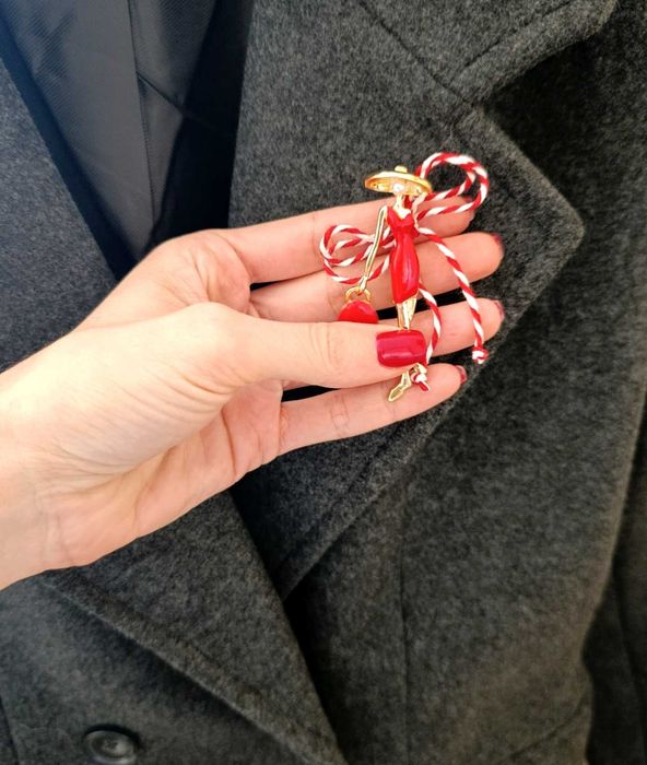 Последни бройки Мартеница брошка в кутия – готов подарък за 1 и 8 март