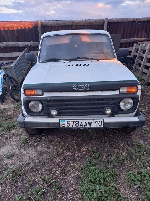 Продам машину ниву