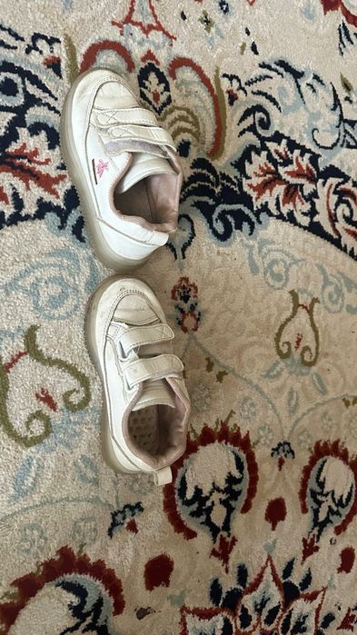 Кроссовки  девочке