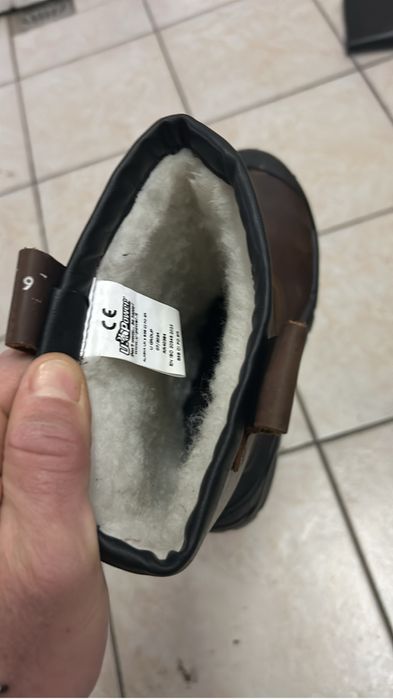 Bocanci cu protectie metalica