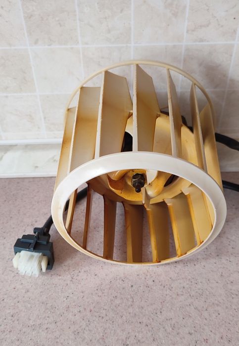 Вентилятор на вытяжку