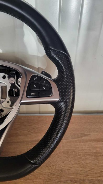 Продавам много запазен волан MERCEDES AMG W205 W213 CLS CLA 2015-2019