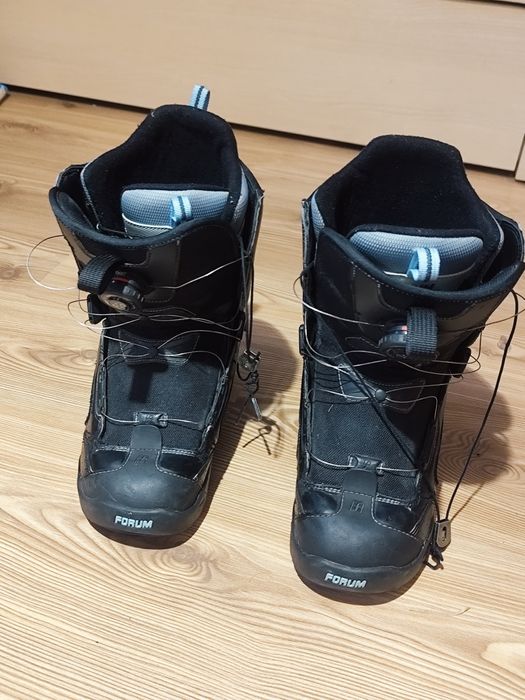Boots snowboard marca Forum cu sistem de închidere Boa.