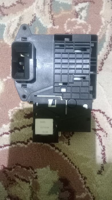 Замок от  стиральной машины