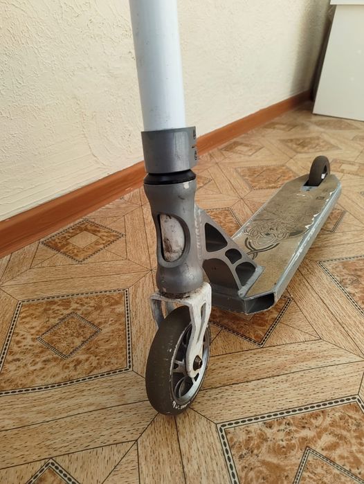 Продам трюковой самокат Y SCOO
